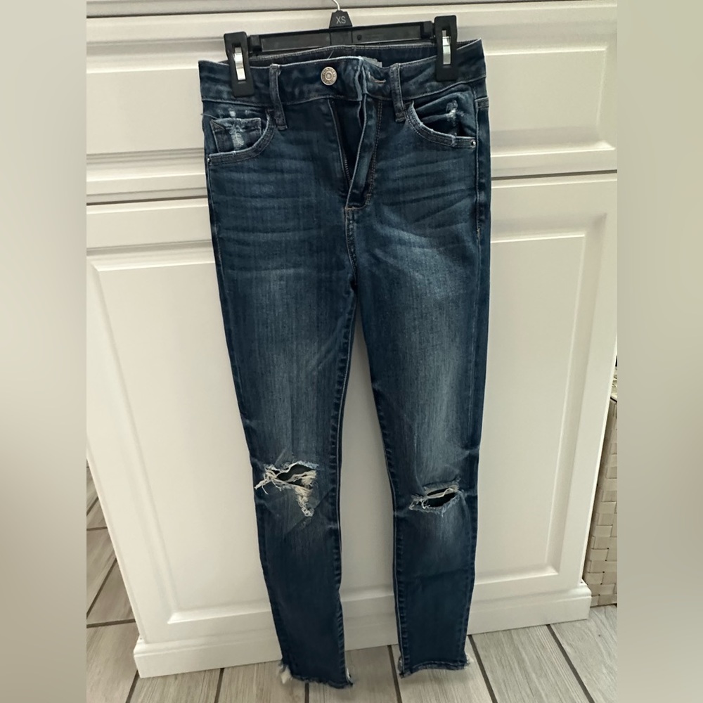 Size 2 Hidden Distressed Skinny Jegging Jeans with frayed Hems